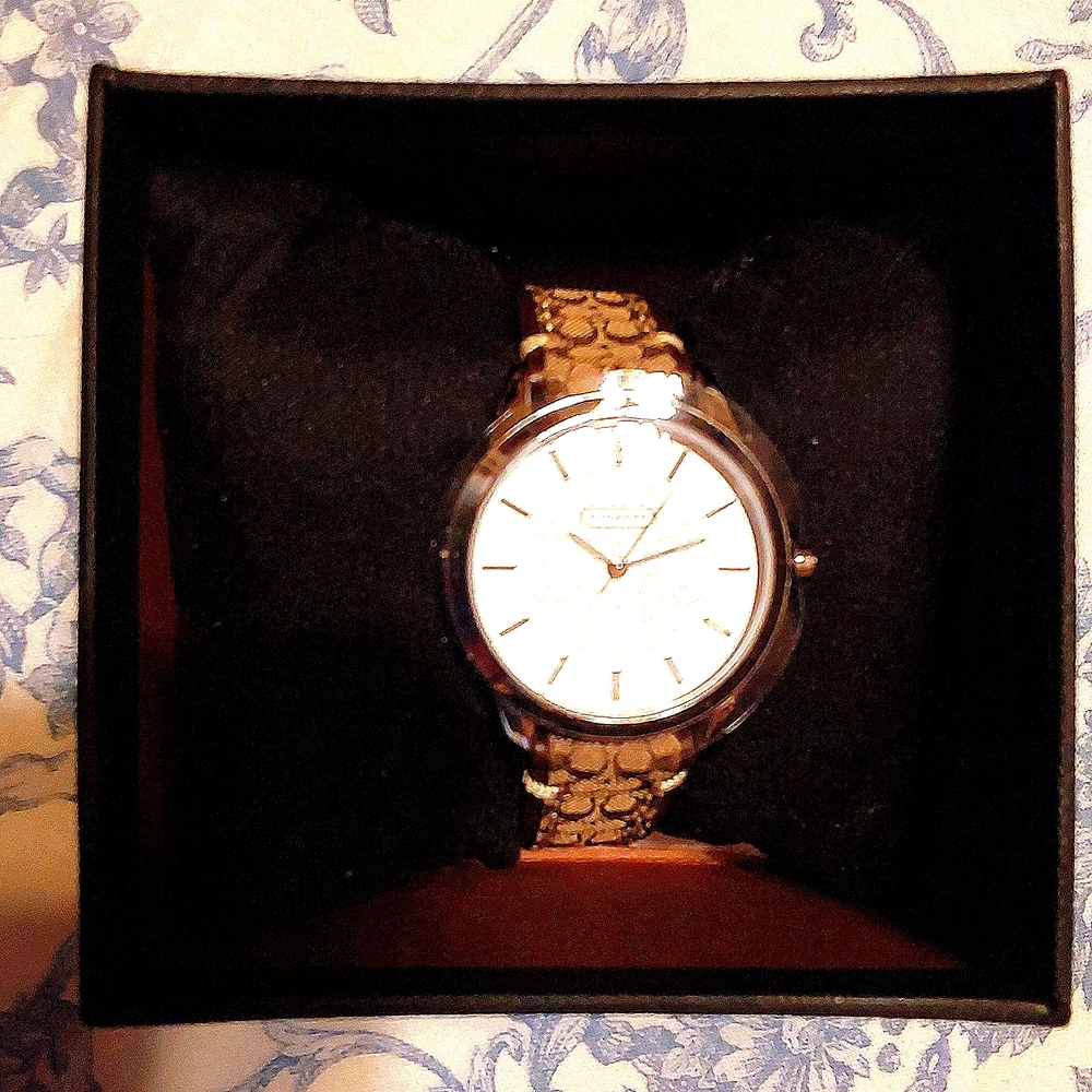 NWOT COACH WOMEN'S WATCH, NEVER WORN